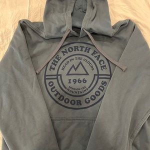 Men’s blue North face sweatshirt, gentley used